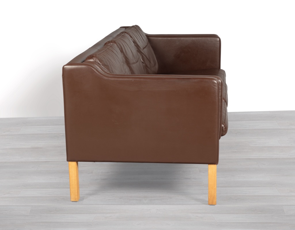 Mid century modern couch sofa Danish vintage Skipper Furniture 1960s leather 3 seater Mogens Hansen Borge Mogensen design Stouby original Scandinavian imported seating profile