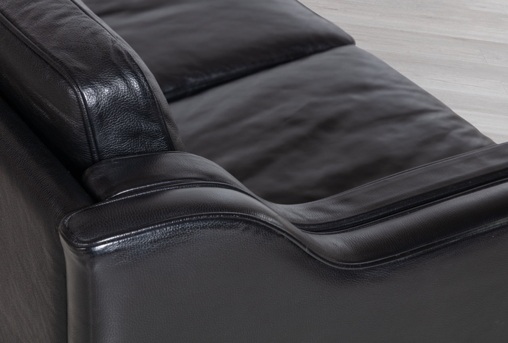 Mid century modern Danish vintage black leather three seater couch sofa by Skipper Denmark original Scandinavian seating Stouby Skipper Mogens Hansen Grant Mobler Arms