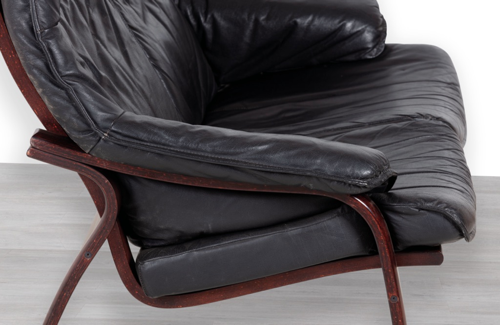Danish Couch Sofa Ingmar Relling Black Leather Vintage Two Seater Beech frame Norwegian 1970s Siesta Two Seater Patina