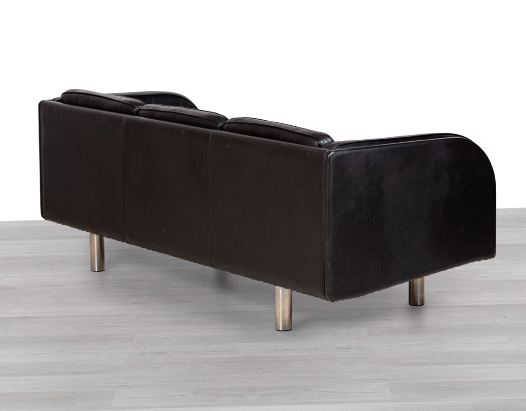 Jorgen Gammelgaard Model EJ20 Sofa Erik Jorgensen Mobelfabrik Black Leather Couch Chrome Legs Danish Vintage 1980s Scandinavian Design Curved Arms