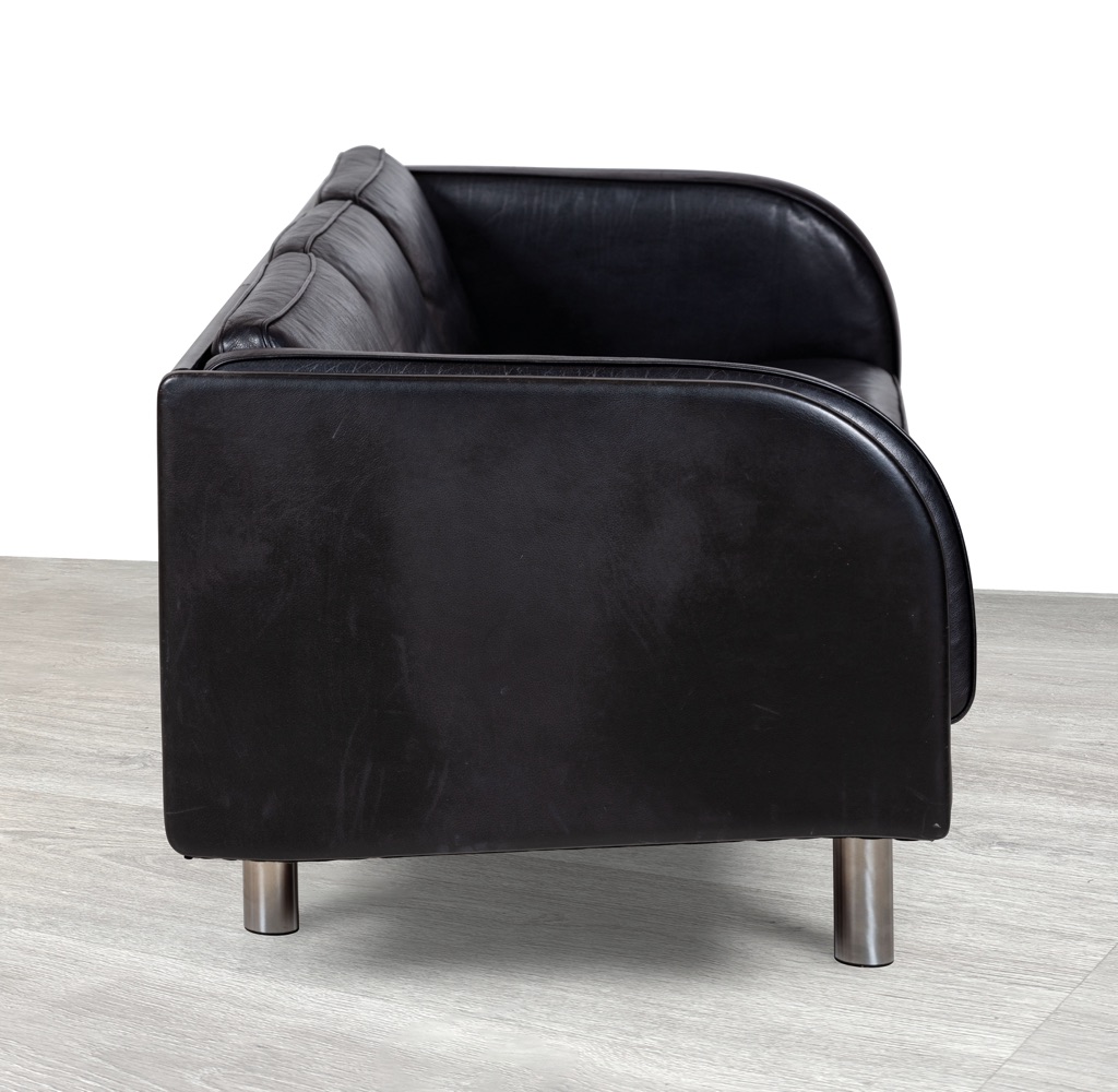 Jorgen Gammelgaard Model EJ20 Sofa Erik Jorgensen Mobelfabrik Black Leather Couch Chrome Legs Danish Vintage 1980s Scandinavian Round Arm Design