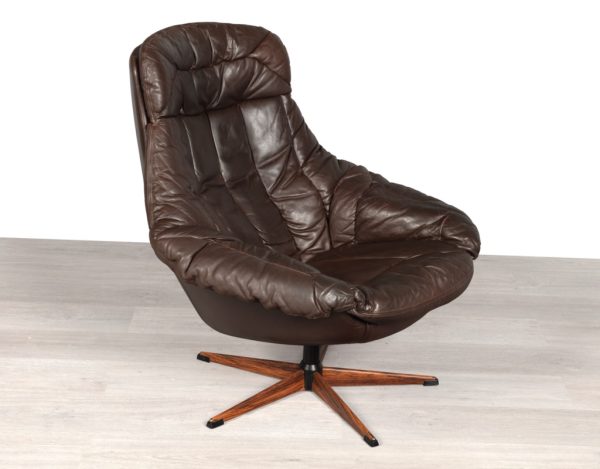 Mid century modern armchair H.W. Klein Danish vintage Silhouette Bramin Mobler swivel leather original Scandinavian design 1970 imported seating couch sofa metal star base laminate Brazilian rosewood