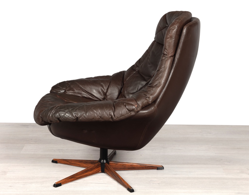 Mid century modern armchair H.W. Klein Danish vintage Silhouette Bramin Mobler swivel leather original Scandinavian design 1970 imported seating couch sofa profile of chair star base metal