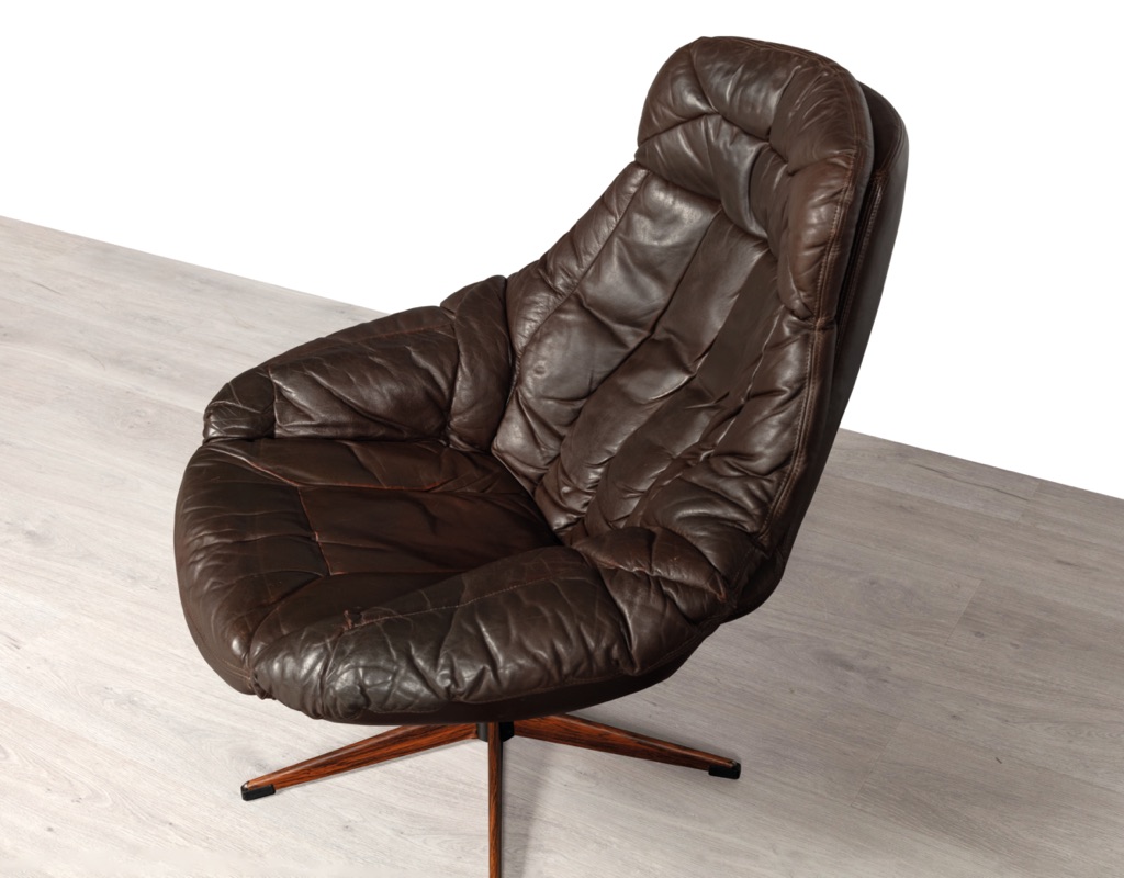 Mid century modern armchair H.W. Klein Danish vintage Silhouette Bramin Mobler swivel leather original Scandinavian design 1970 imported seating couch sofa patina
