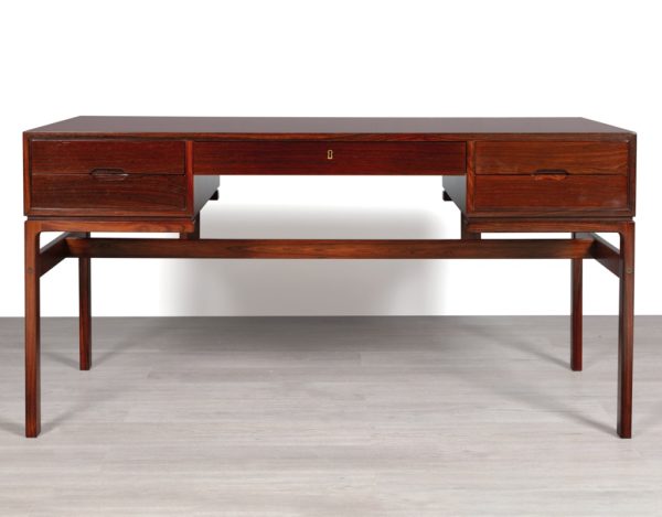 Mid century modern Writing Desk Danish Vintage Arne Wahl Iversen Vinde Møbelfabrik Model 80 1960s original Scandinavian Office furniture Brazilian Rosewood sculpted drawer pulls front view floating top