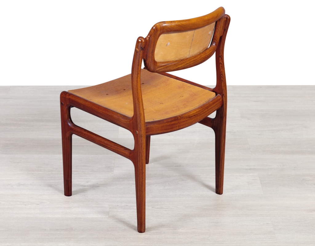 Mid century modern Johannes Andersen dining chairs by Uldum Mobelfabrik in Brazilian rosewood set of eight 1960s Denmark side angle view