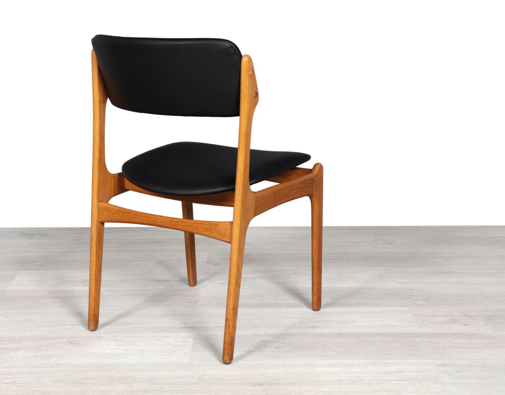 Mid century modern Erik Buch Model 49 dining chairs Danish vintage 1960 seating O.D. Mobler Oddense Mobelfabrik European oak leather set of eight carver armchairs detail