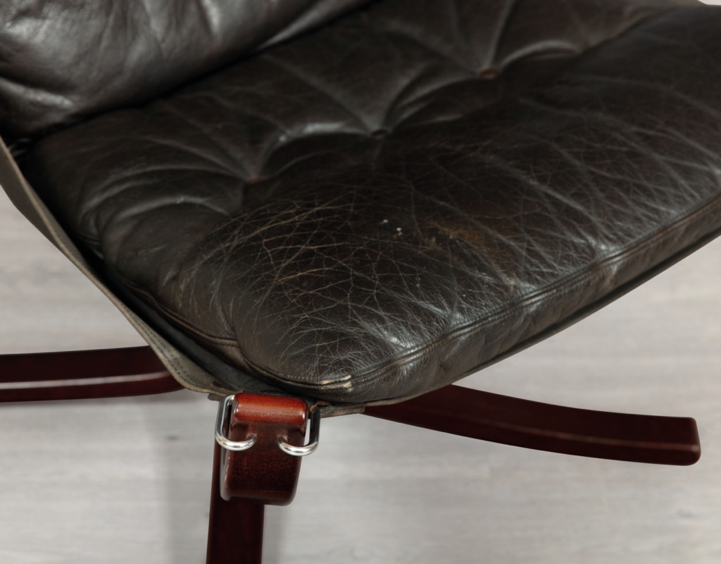 Mid century modern Falcon Chair Sigurd Ressell Vatne Mobler Norwegian 1970s original imported black leather patina Norway armchair vintage Scandinavian seating leather metal clip