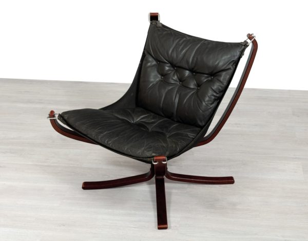 Mid century modern Falcon Chair Sigurd Ressell Vatne Mobler Norwegian 1970s original imported black leather patina Norway armchair vintage Scandinavian seating front view