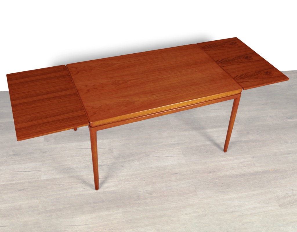 Mid century modern Johannes Andersen dining table by Christian Linnebergs Mobelfabrik Danish vintage 1960s extension teak table with concealed leaves Denmark Scandinavian top view