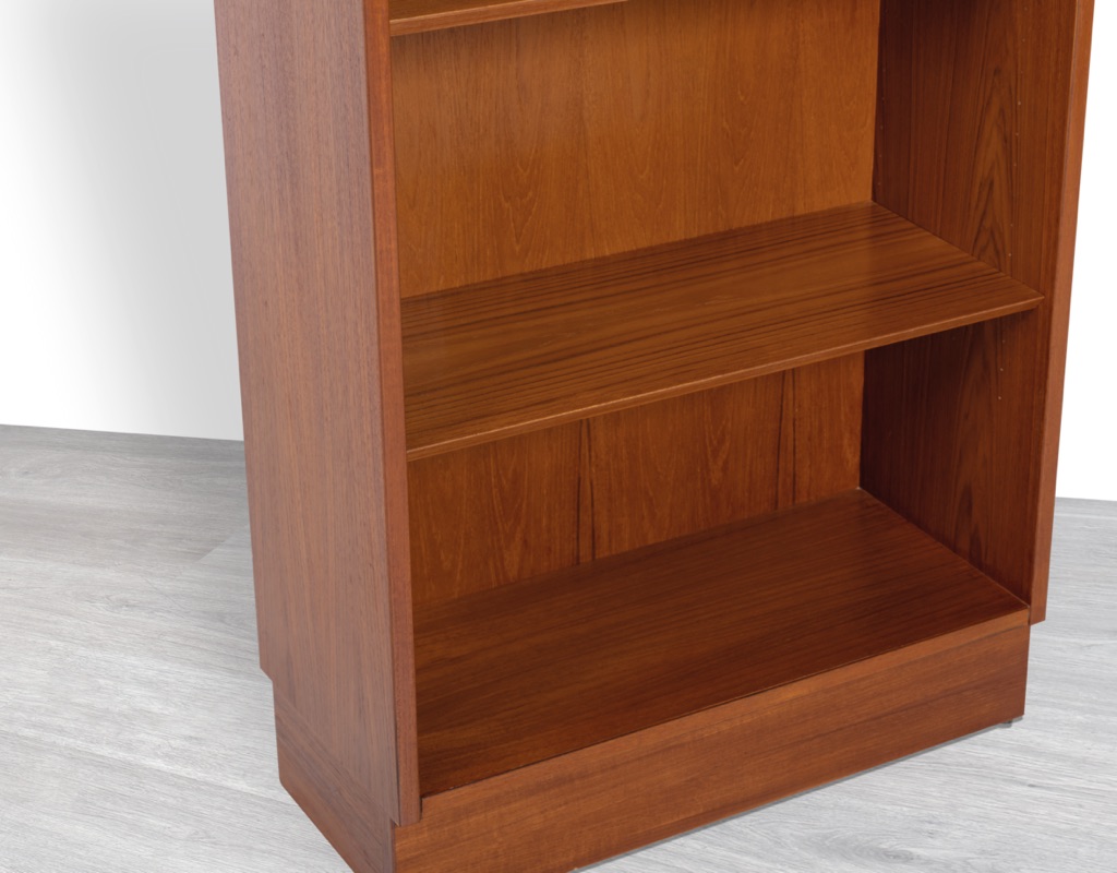 Mid century modern Poul Hundevad bookshelf Danish vintage 1960 shelving Hundevad Mobelfabrik narrow teak Scandinavian design Carlo Jensen Close Up